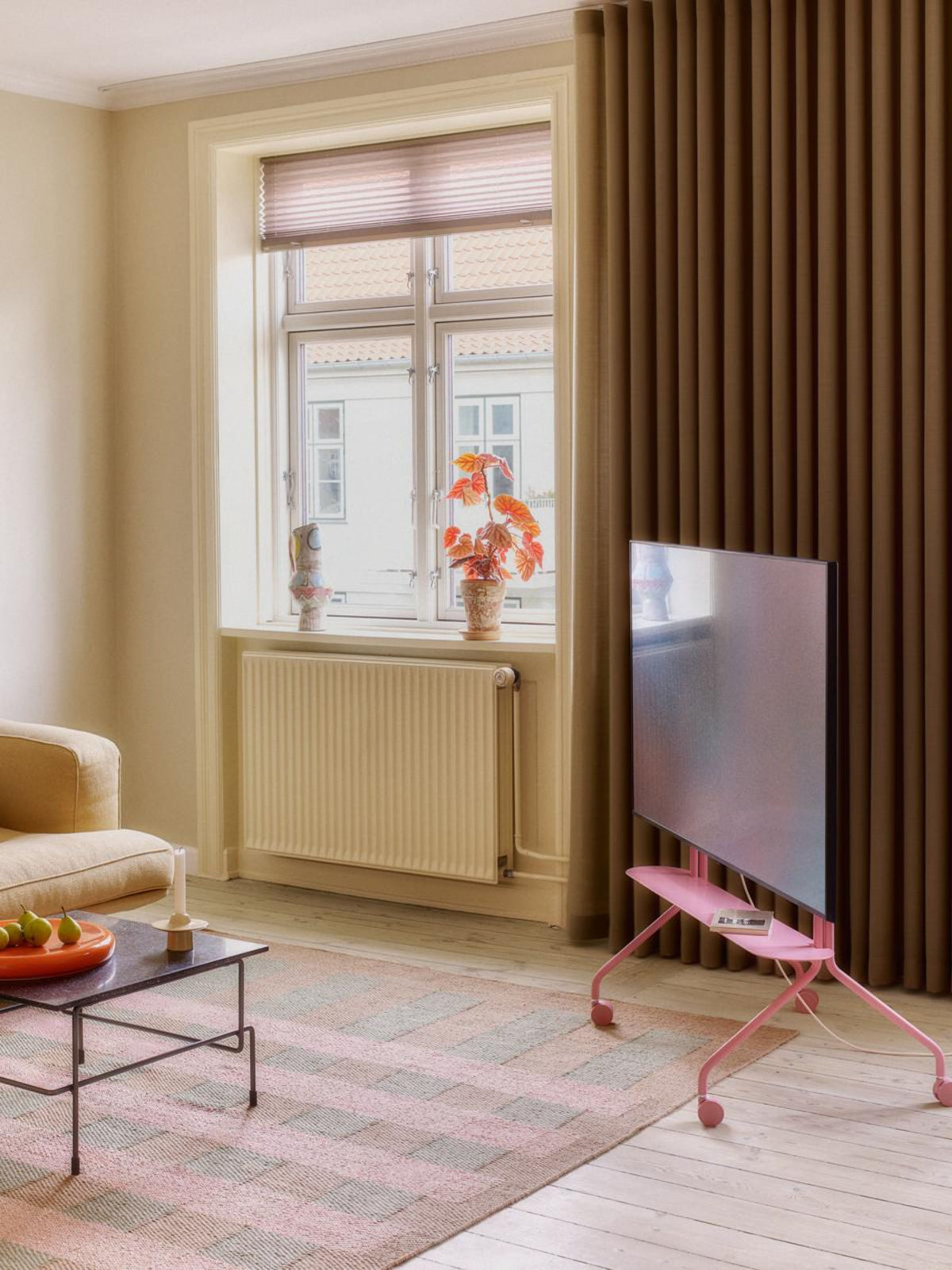 Support pour tv en métal rose 107x78x54 cm Moon Rollin' - Pedestal — 405560.jpg