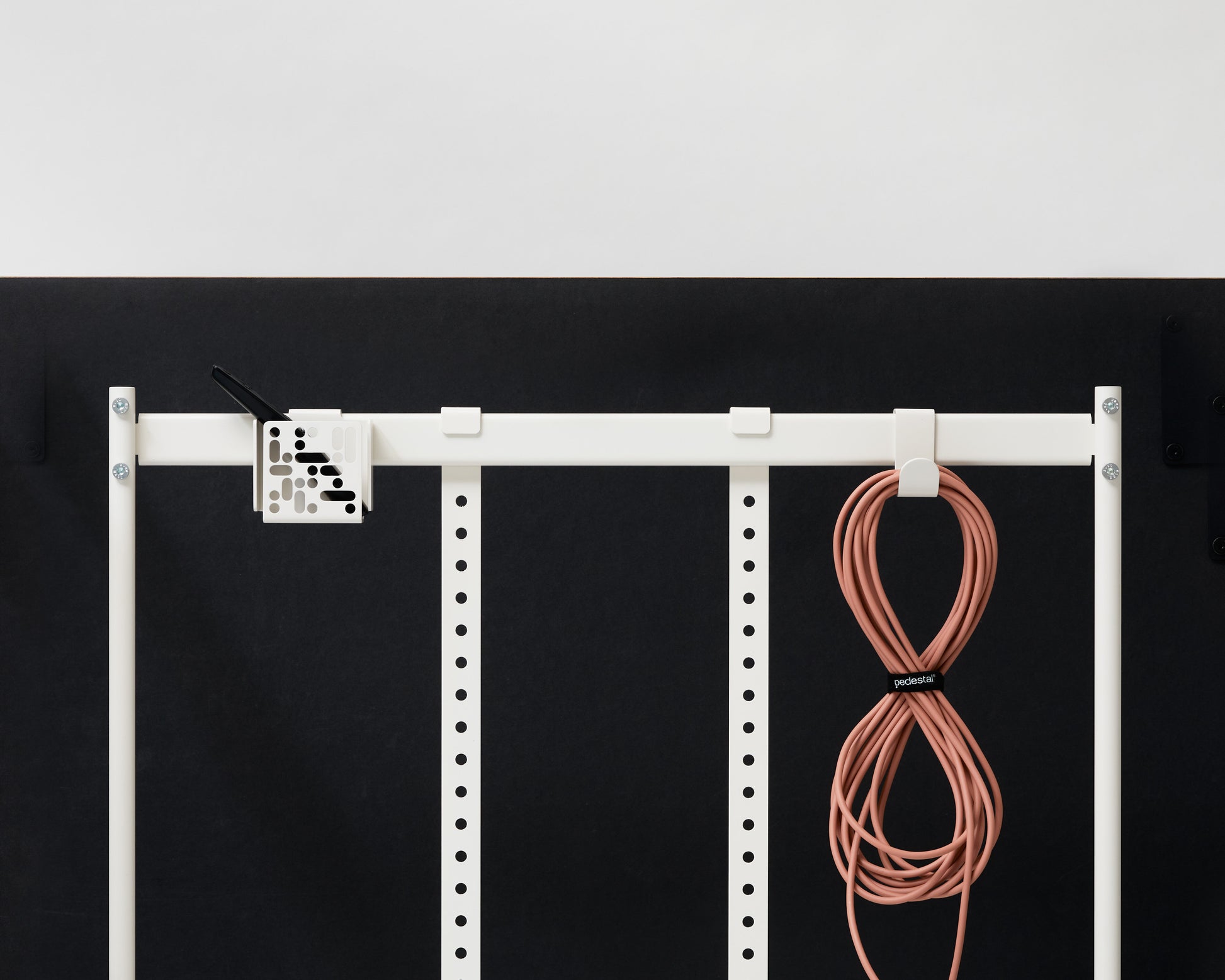 Boite télécommande pour support tv en acier noir Remote Box Mount - Pedestal — 405641.jpg