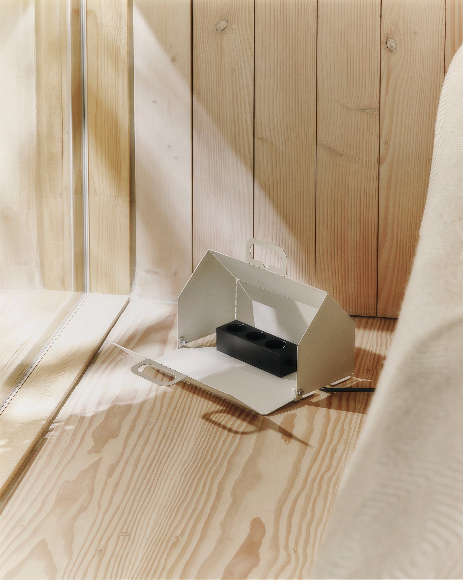 Mutliprise 3 prises noir 5m Power Bar - Pedestal — 405673.jpg