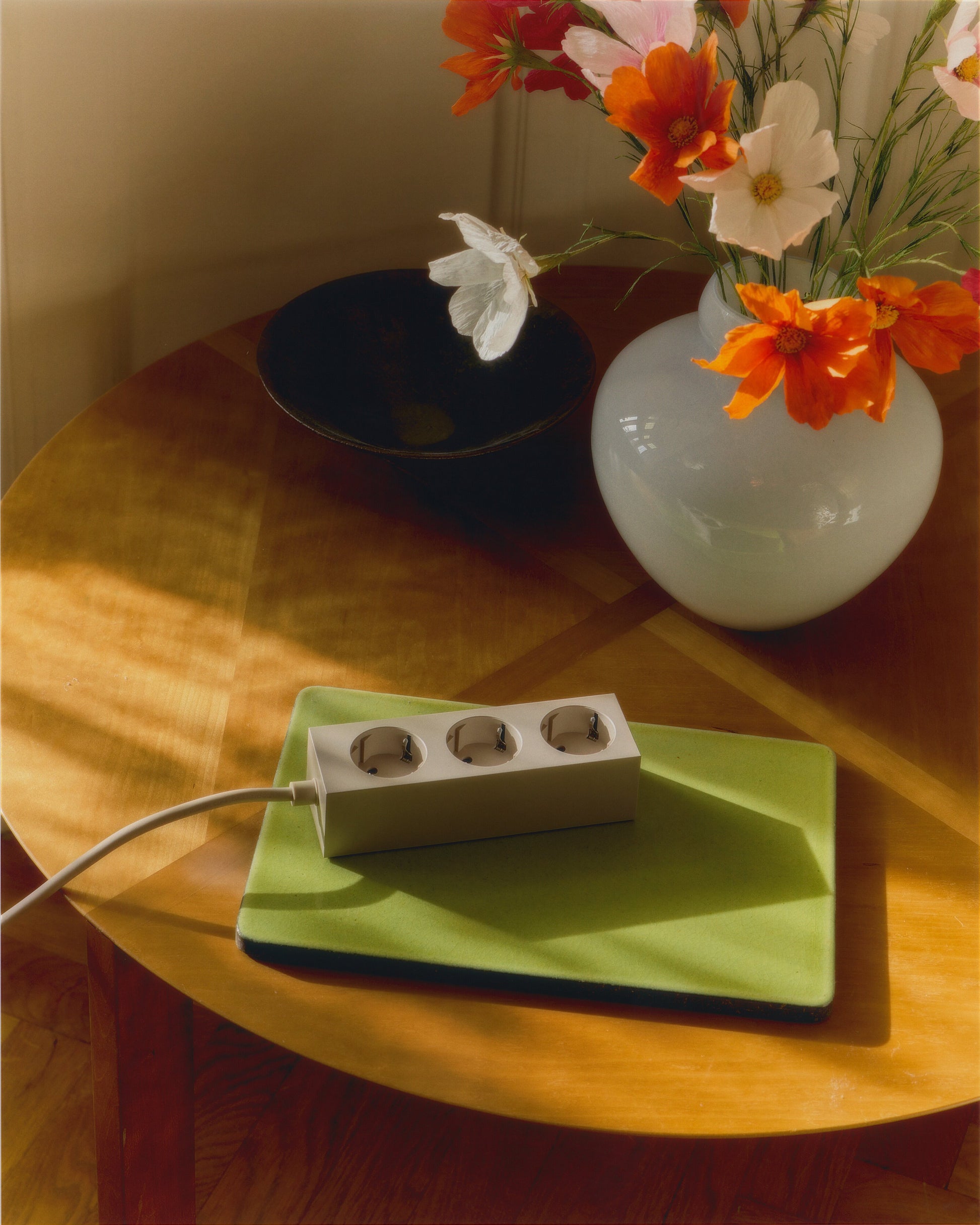 Mutliprise 3 prises noir 5m Power Bar - Pedestal — 405681.jpg