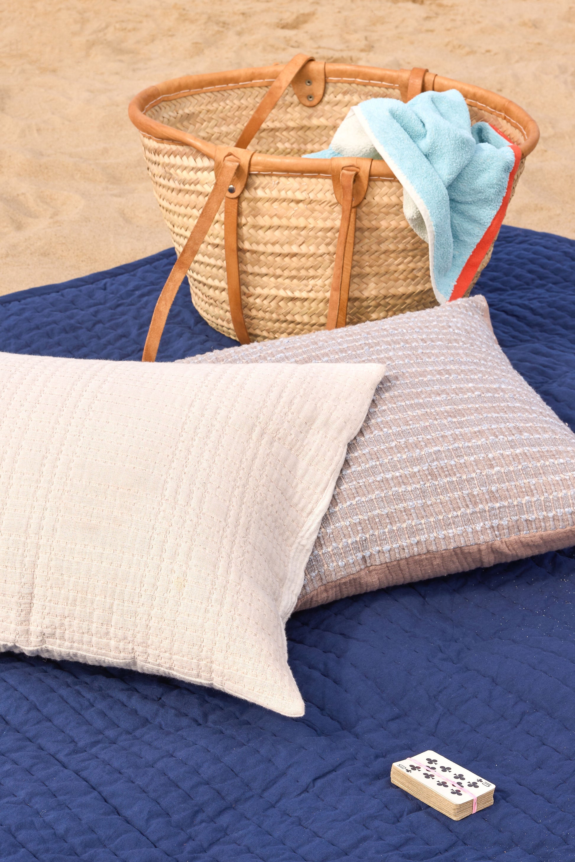 Coussin Haikei Gris clair - Hübsch — 406962.jpg