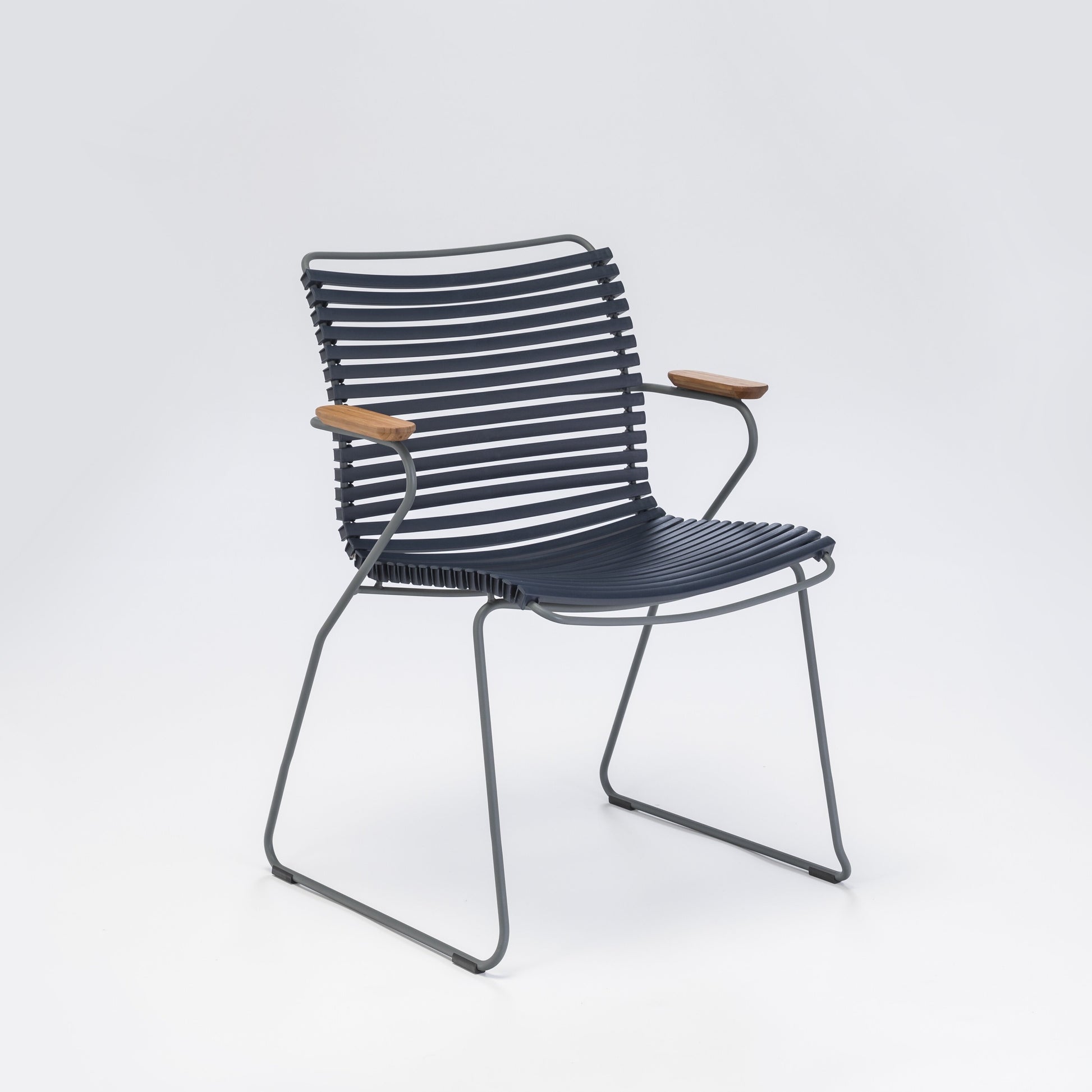 Chaise en métal et plastique bleu avec grand dossier CLICK - Houe — 409799.jpg