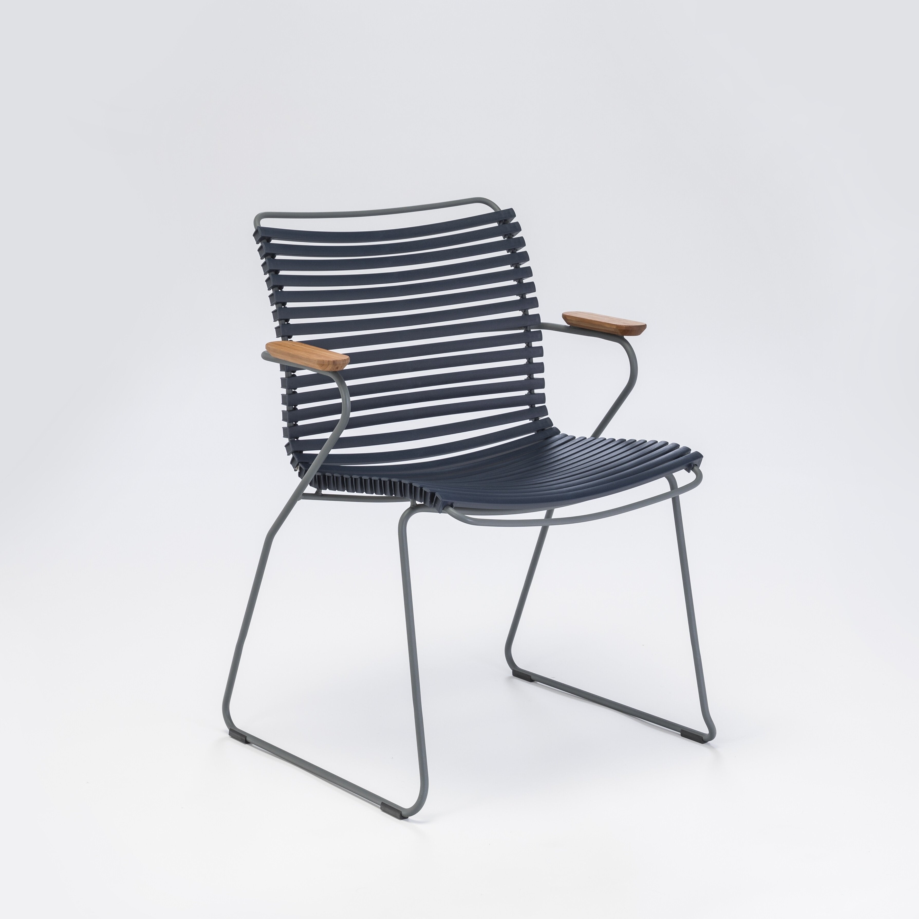 Chaise en métal et plastique bleu avec grand dossier CLICK - Houe — 409799.jpg