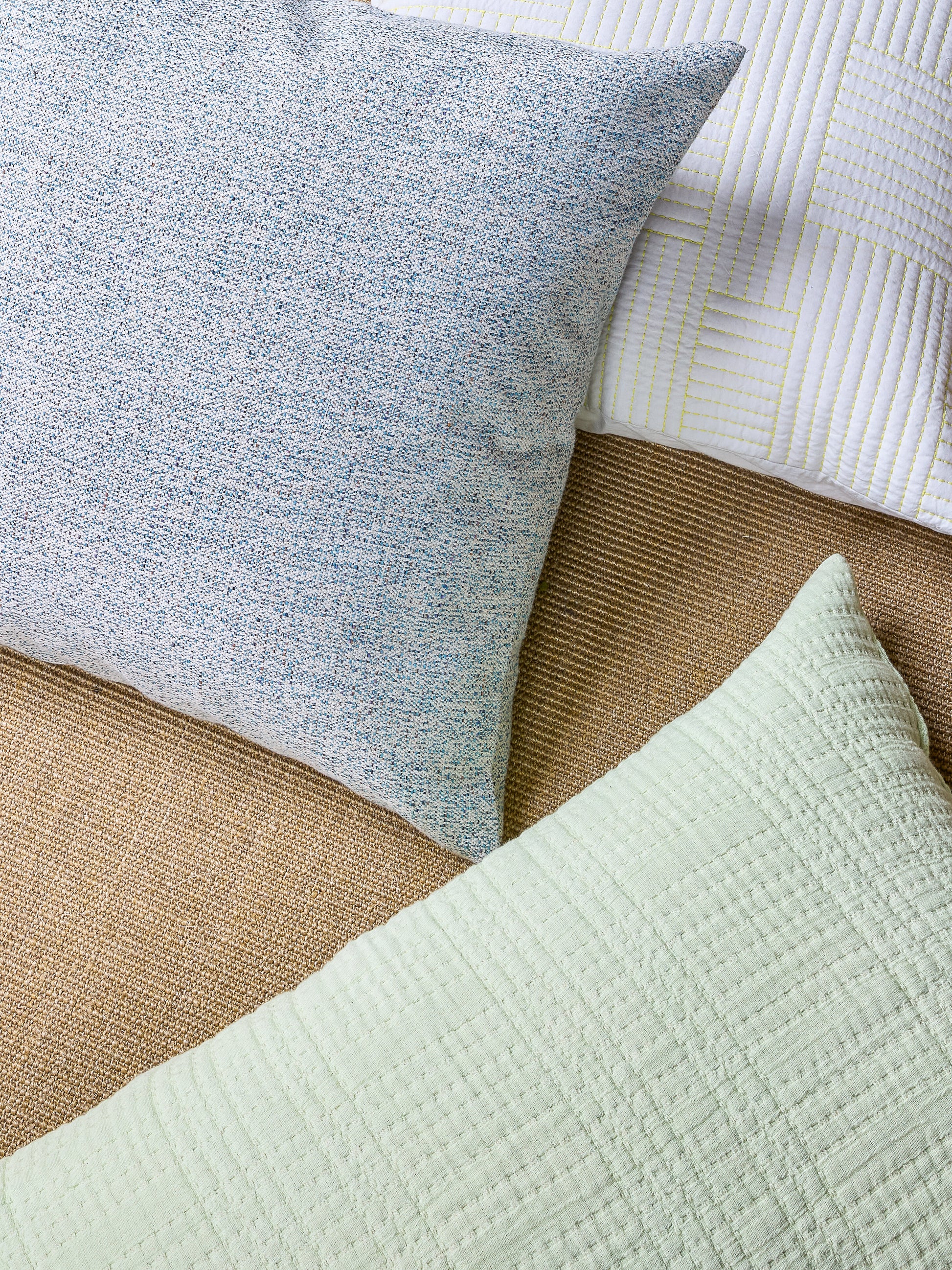 Coussin Haikei Gris clair - Hübsch — 412323.jpg