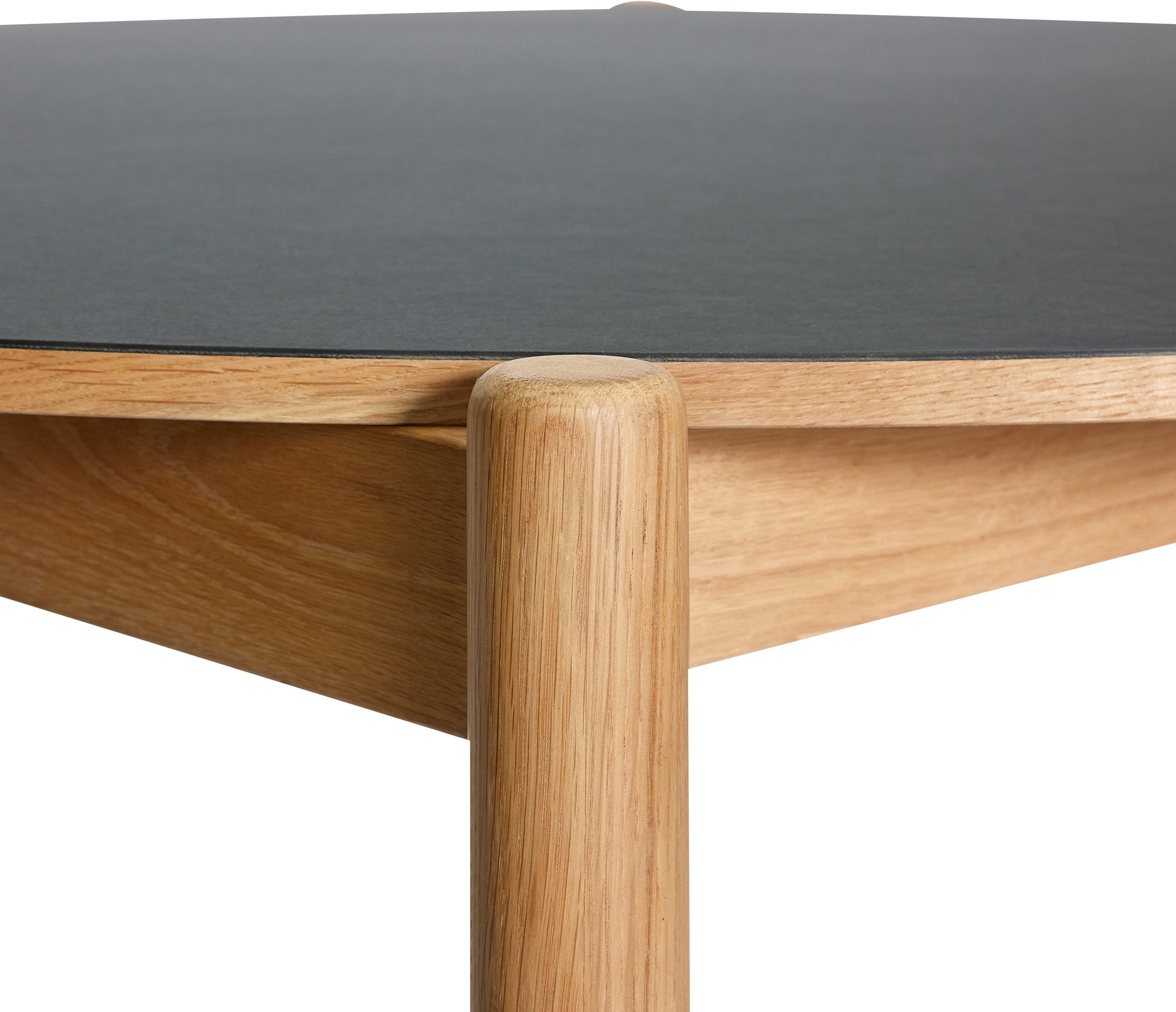 Table de salle à manger ronde Oblique Noir - Hübsch — 413729.jpg