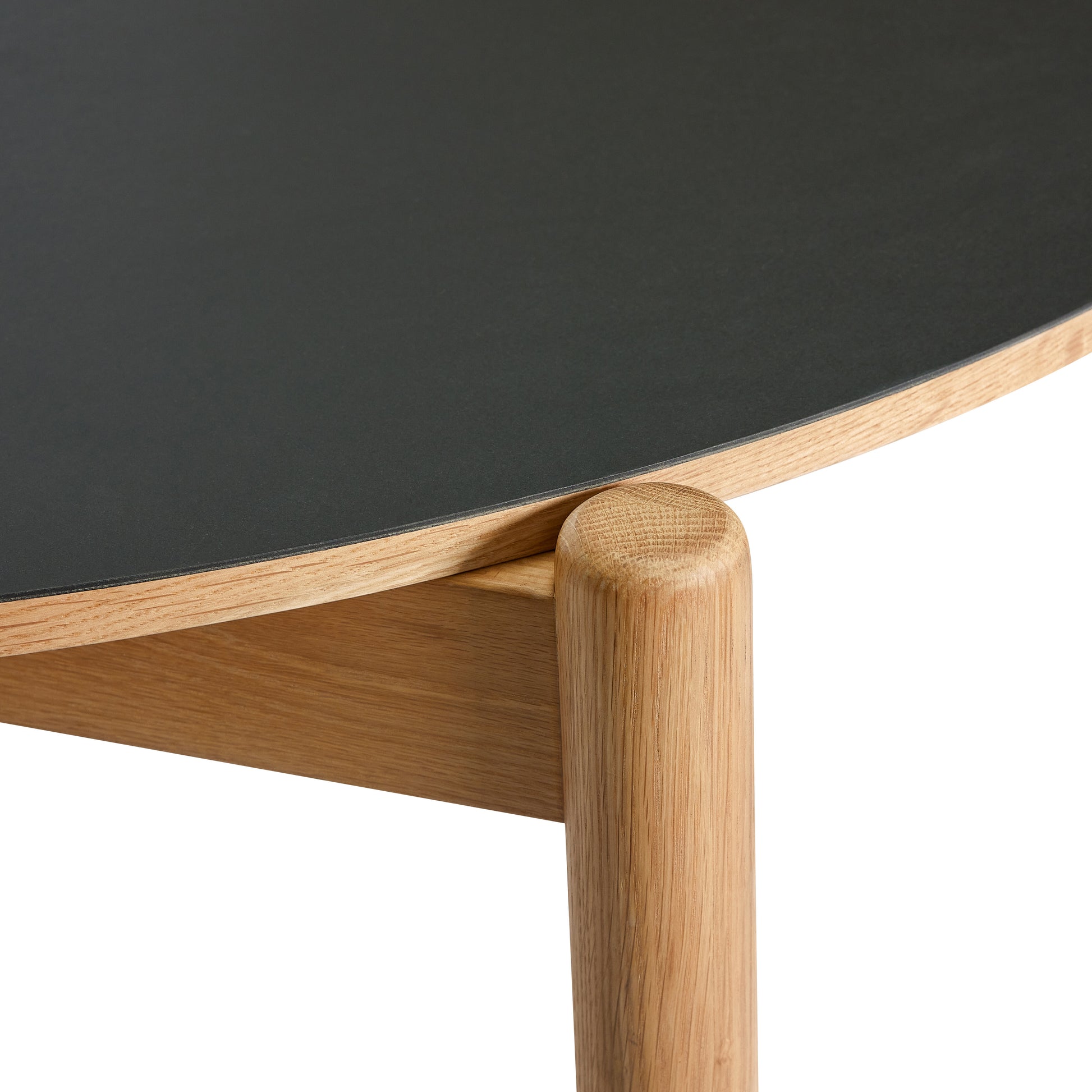 Table de salle à manger ronde Oblique Noir - Hübsch — 413730.jpg