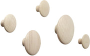 5 Patères rondes en bois naturel The Dots - Muuto - The Cool Republic