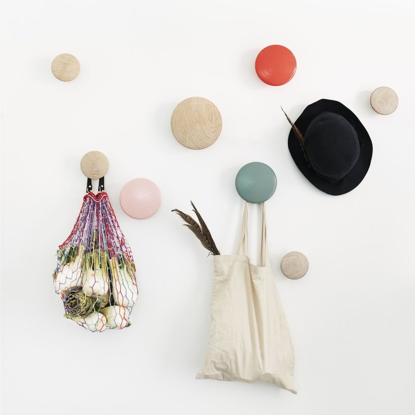 5 Patères rondes en bois naturel The Dots - Muuto - The Cool Republic