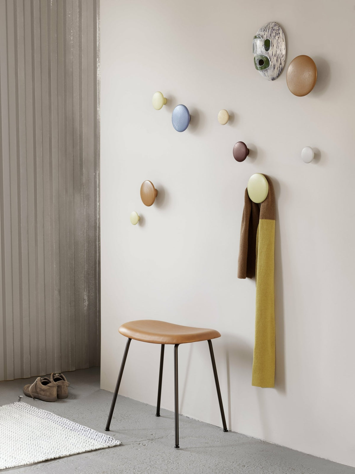 5 White coat hooks ronde The Dots - Muuto - The Cool Republic
