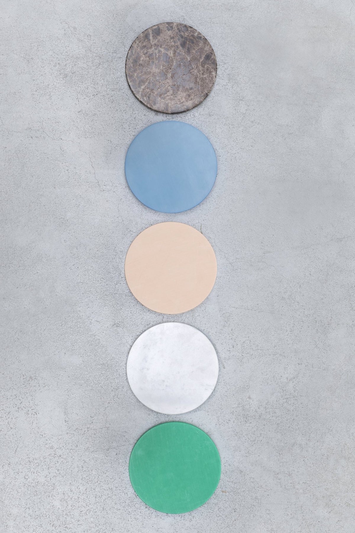 5 round trays in marbre and polyethylene 21x2cm Ensemble 1 - valerie_objects - The Cool Republic