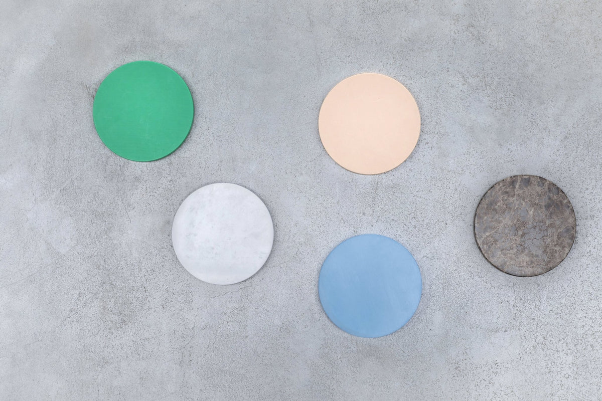 5 round trays in marbre and polyethylene 21x2cm Ensemble 1 - valerie_objects - The Cool Republic
