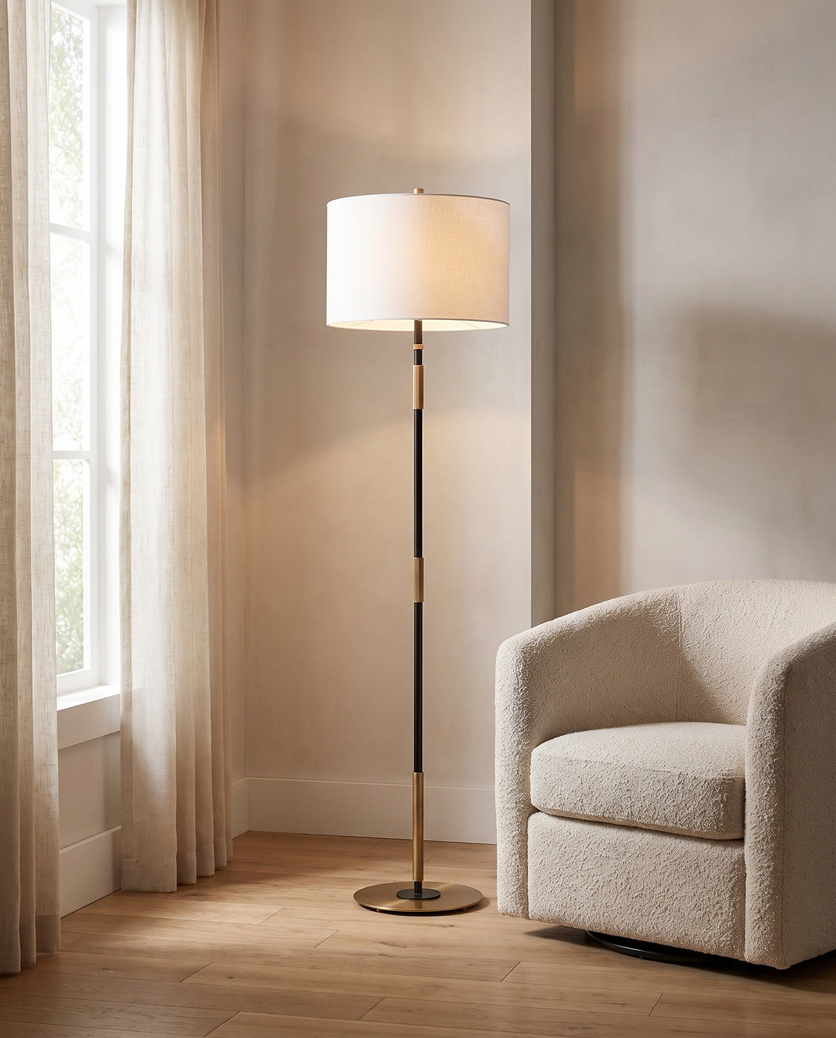 Lampadaire en laiton laiton vieilli et bronze ancien 42x159cm Bowery - Hudson Valley Lighting en situation