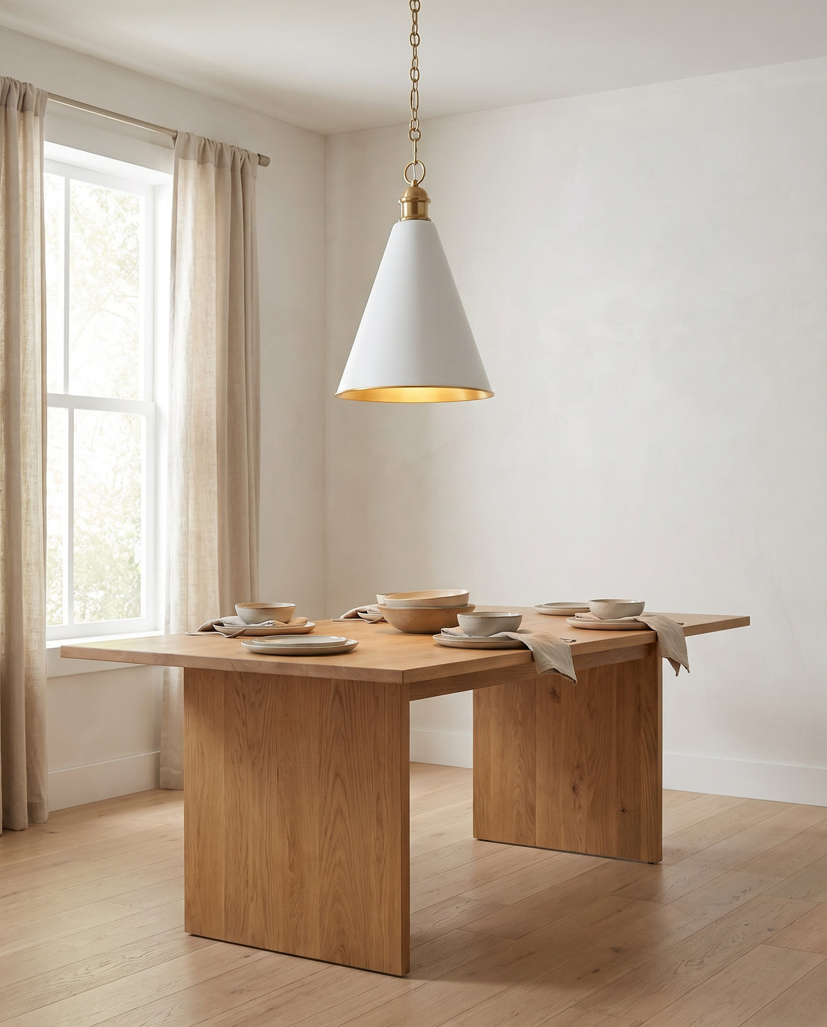 Suspension en acier laiton vieilli et blanc doux 32x49cm Fenimore - Mitzi en situation