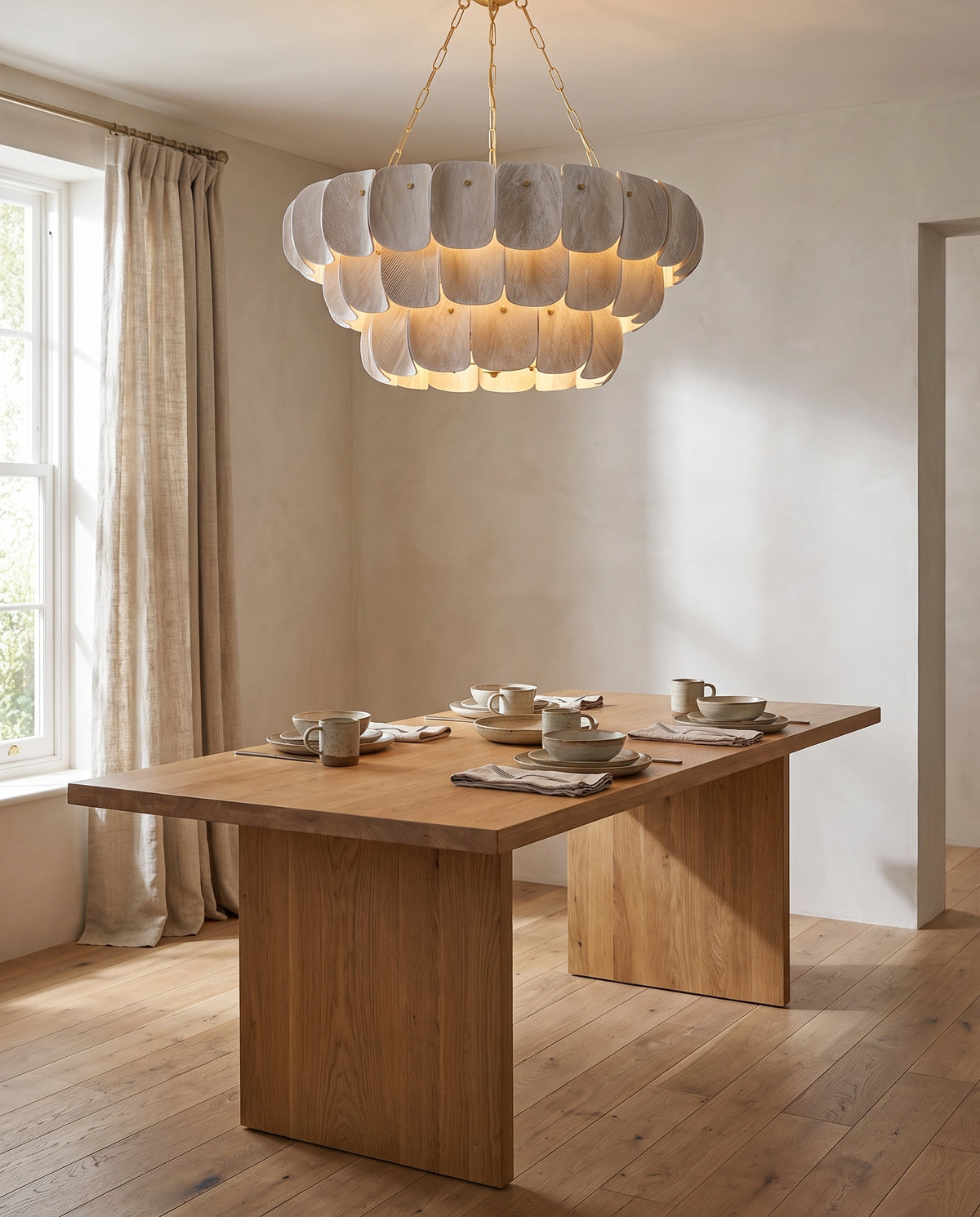 Suspension en fer feuille d'or ancienne 104x47cm Amalfi - Hudson Valley Lighting en situation