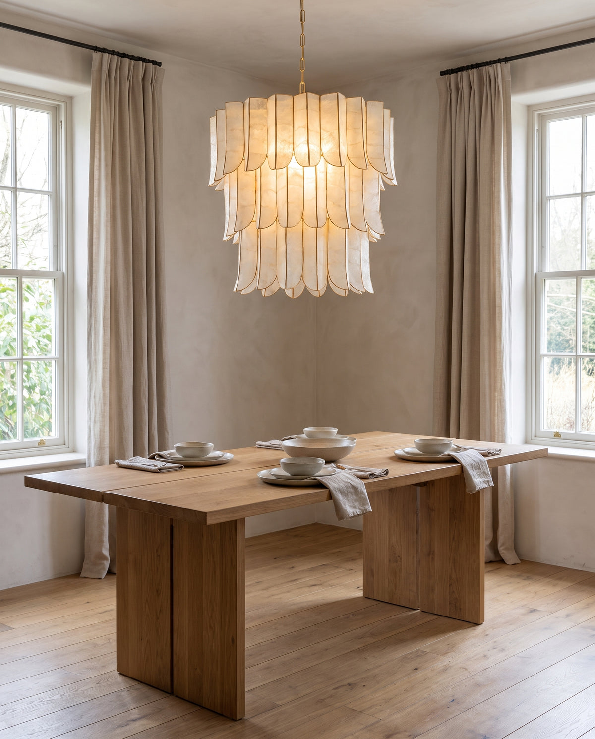 Suspension en fer feuille d'or ancienne 80x77cm Cartagena - Corbett Lighting en situation