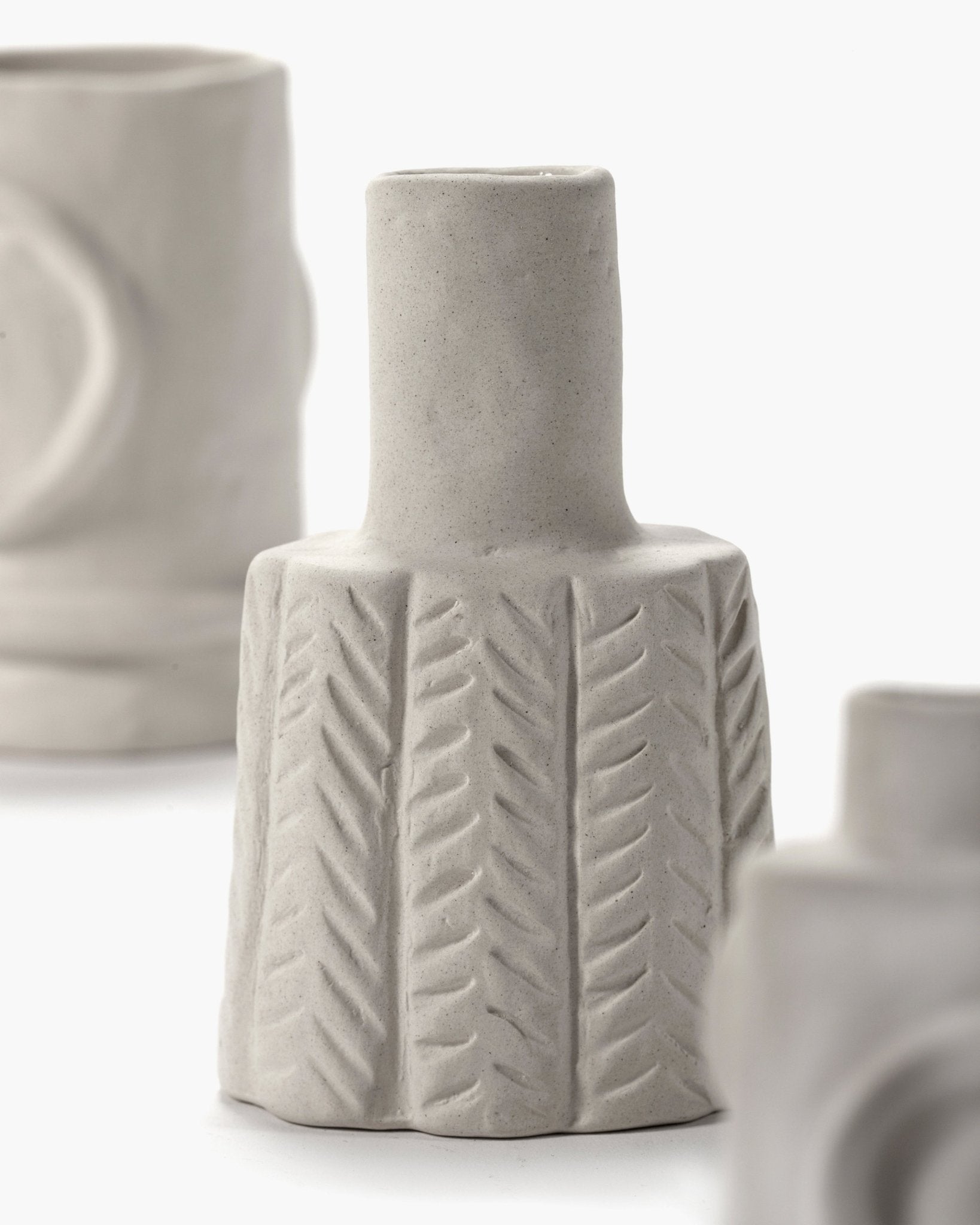 6 Vases en grès beige 10cm Molly - Serax - The Cool Republic