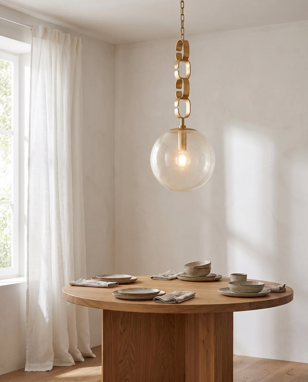 Suspension en laiton laiton ancien 33x76cm Nessa - Corbett Lighting en situation