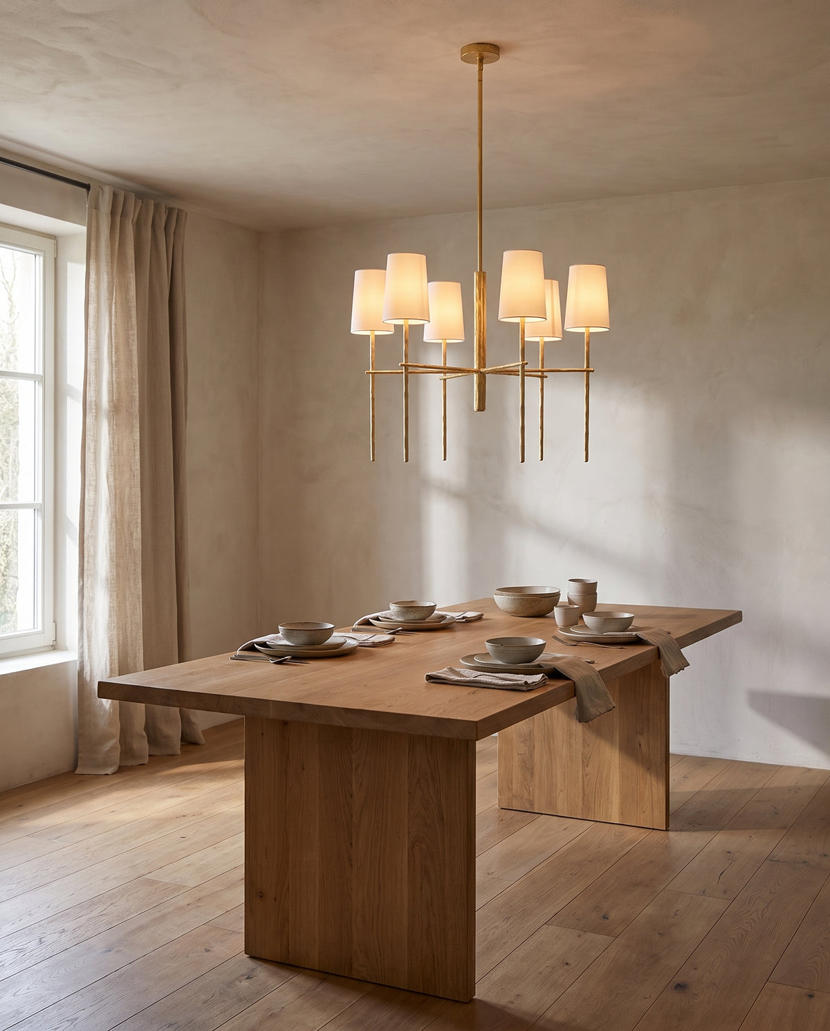 Suspension en acier feuille d'or ancienne 71x52cm River - Troy Lighting en situation