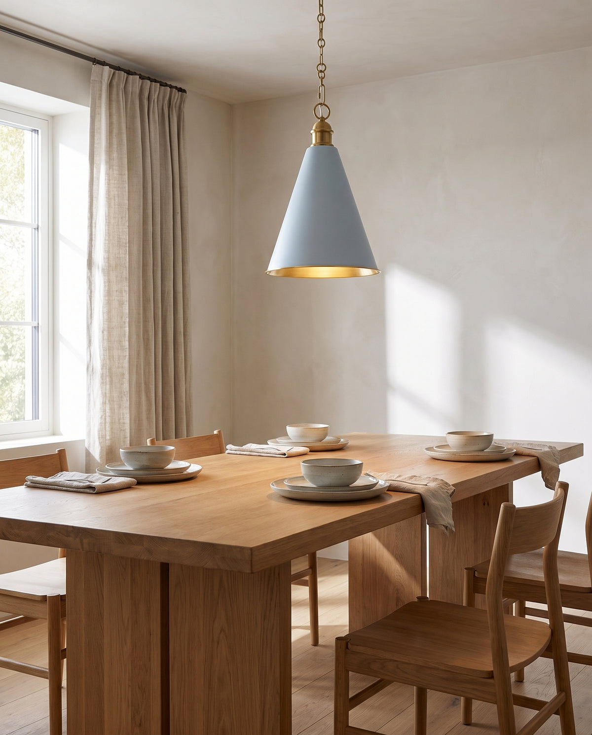Suspension in steel, aged brass and arctic blue 32x49cm Fenimore - Mitzi en situation