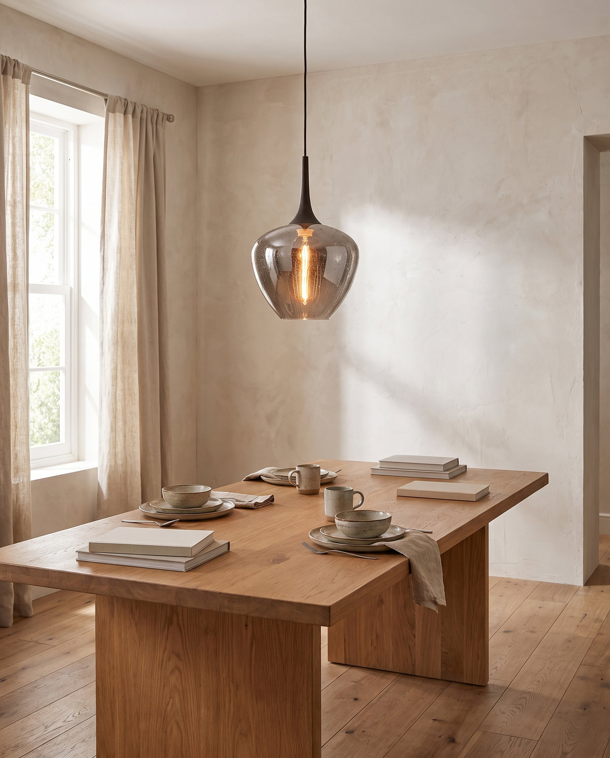 Suspension en fer bronze vieilli 32x45cm West End - Troy Lighting en situation