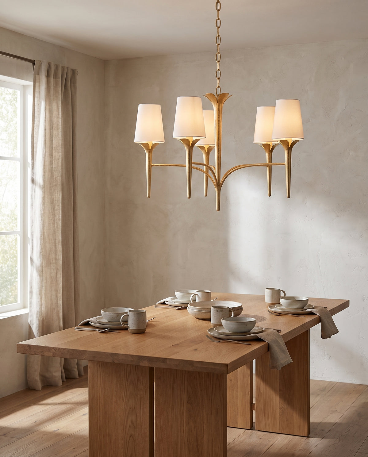 Suspension en fer feuille d'or 77x50cm Emily - Mitzi en situation