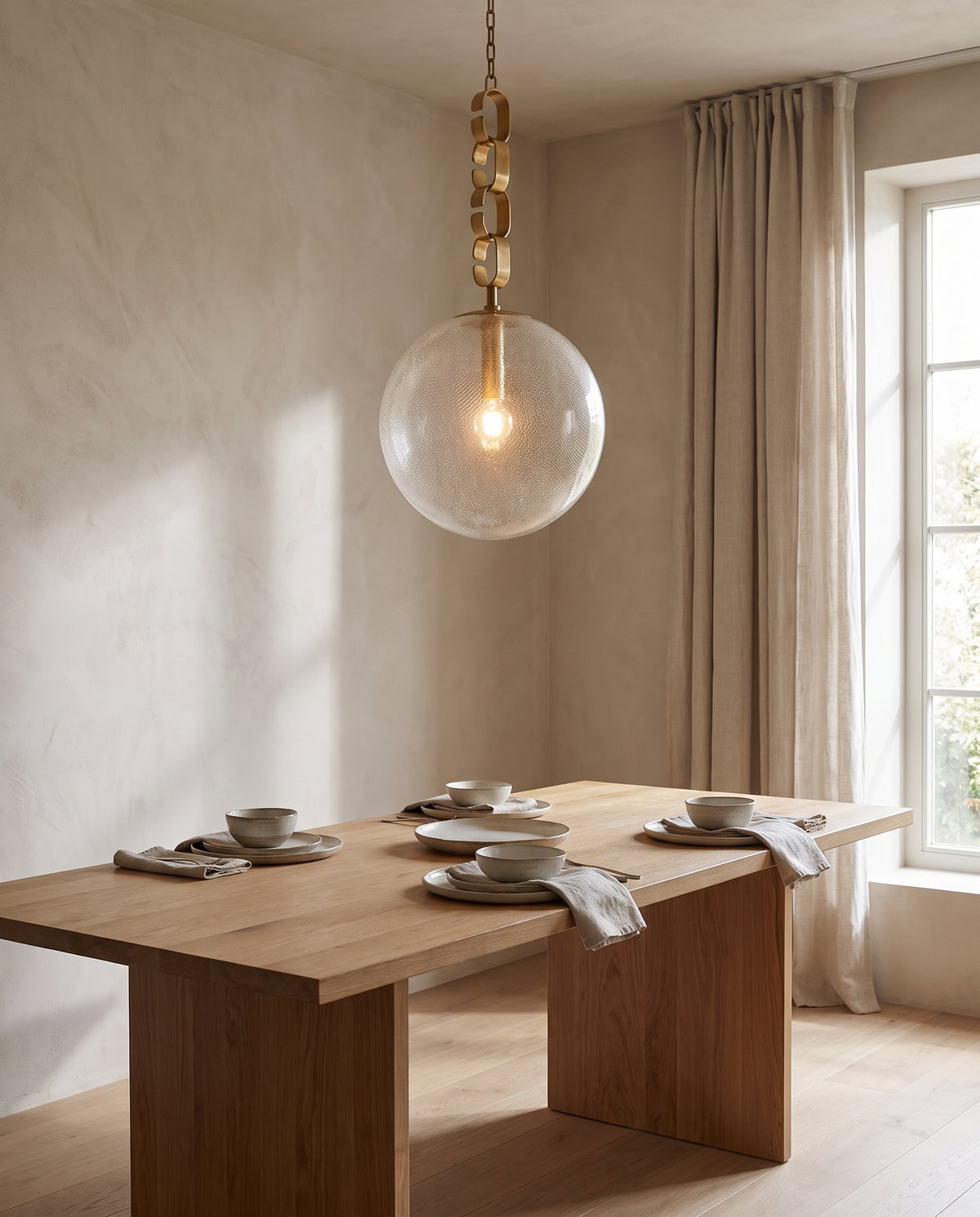 Suspension en laiton laiton ancien 45x88cm Nessa - Corbett Lighting en situation