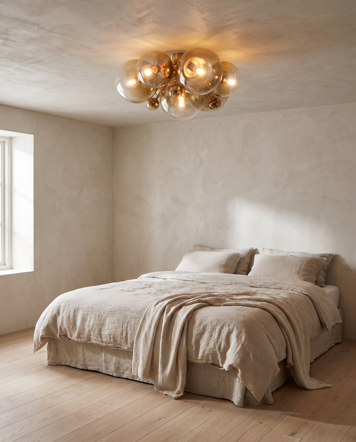 Plafonnier en acier laiton poli ancien 77x37cm Kyoto - Corbett Lighting en situation