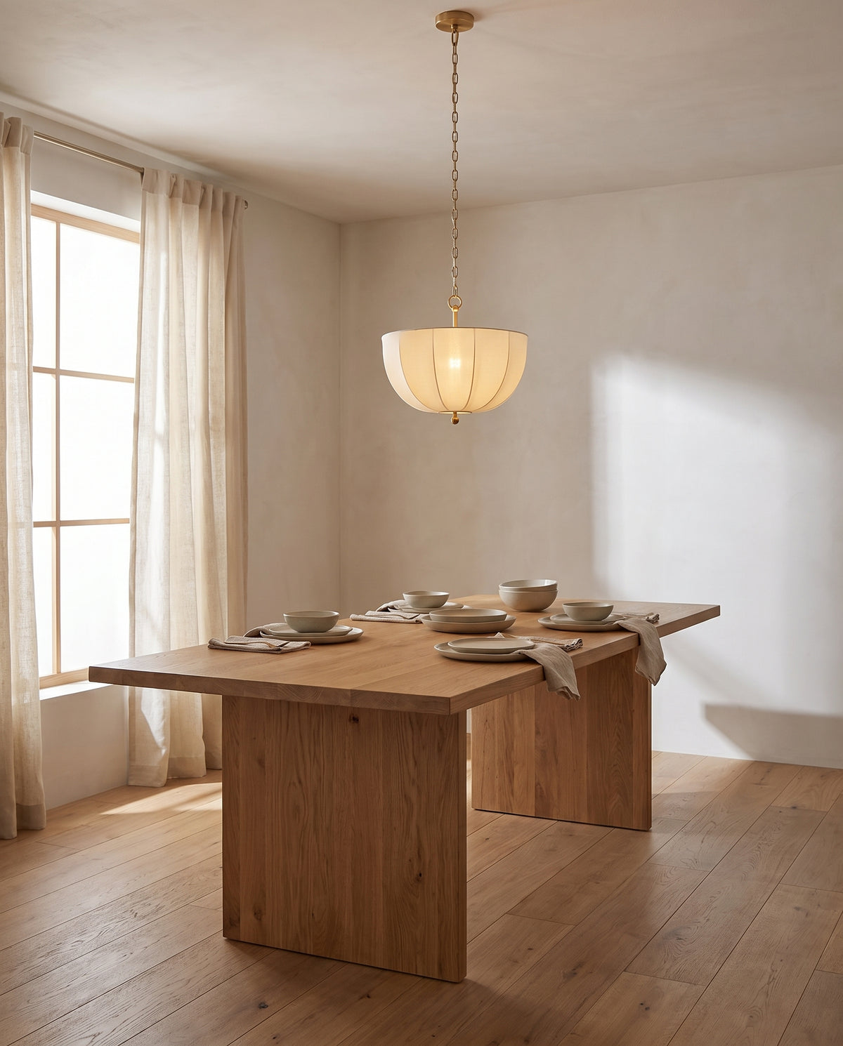 Textile suspension aged brass 51x43cm Meshelle - Mitzi en situation