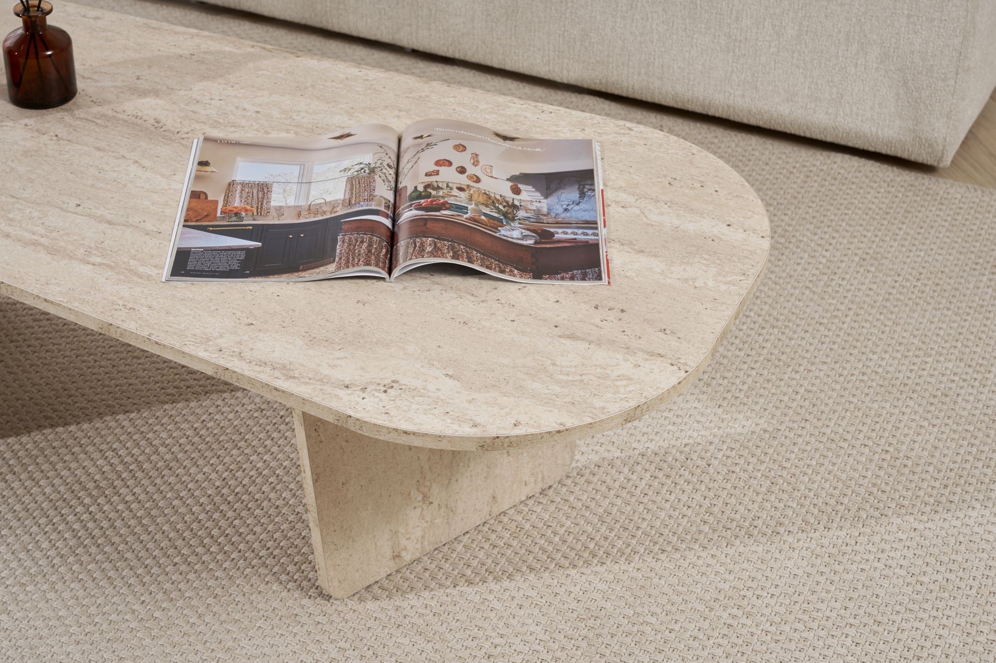 Table basse en bois effet travertin 130x65x40cm Ovalis - Home Design