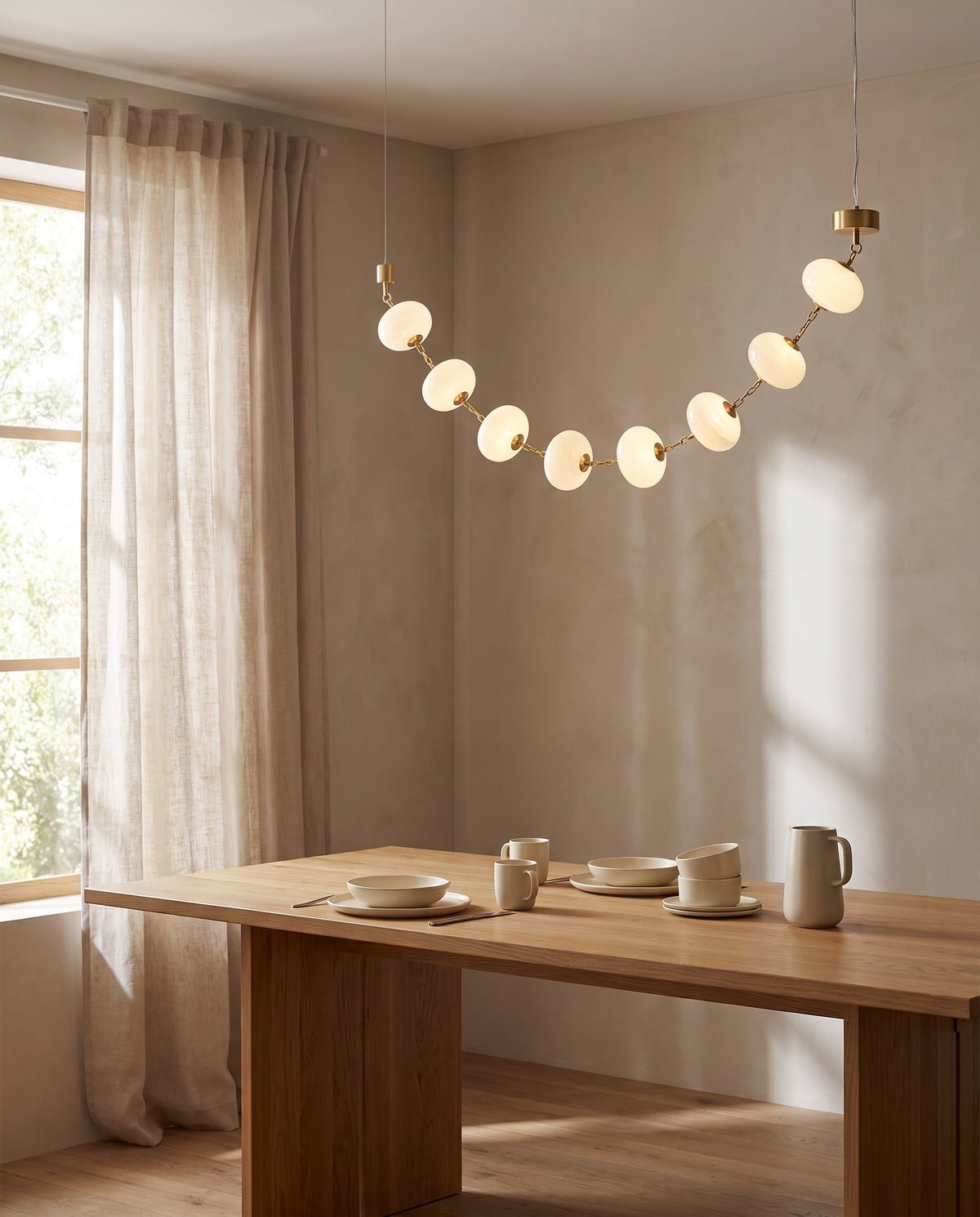 Suspension en acier laiton poli ancien 250x25x76cm Nephele - Corbett Lighting en situation