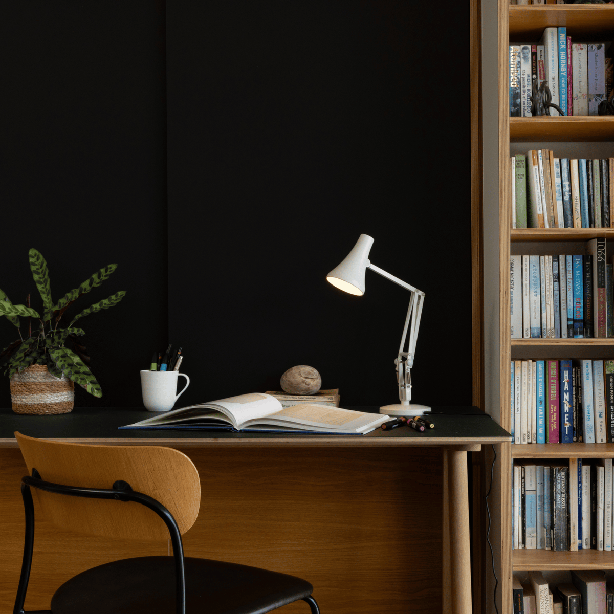 Lampe de bureau en acier blanc jasmin Mini 90 - Anglepoise
