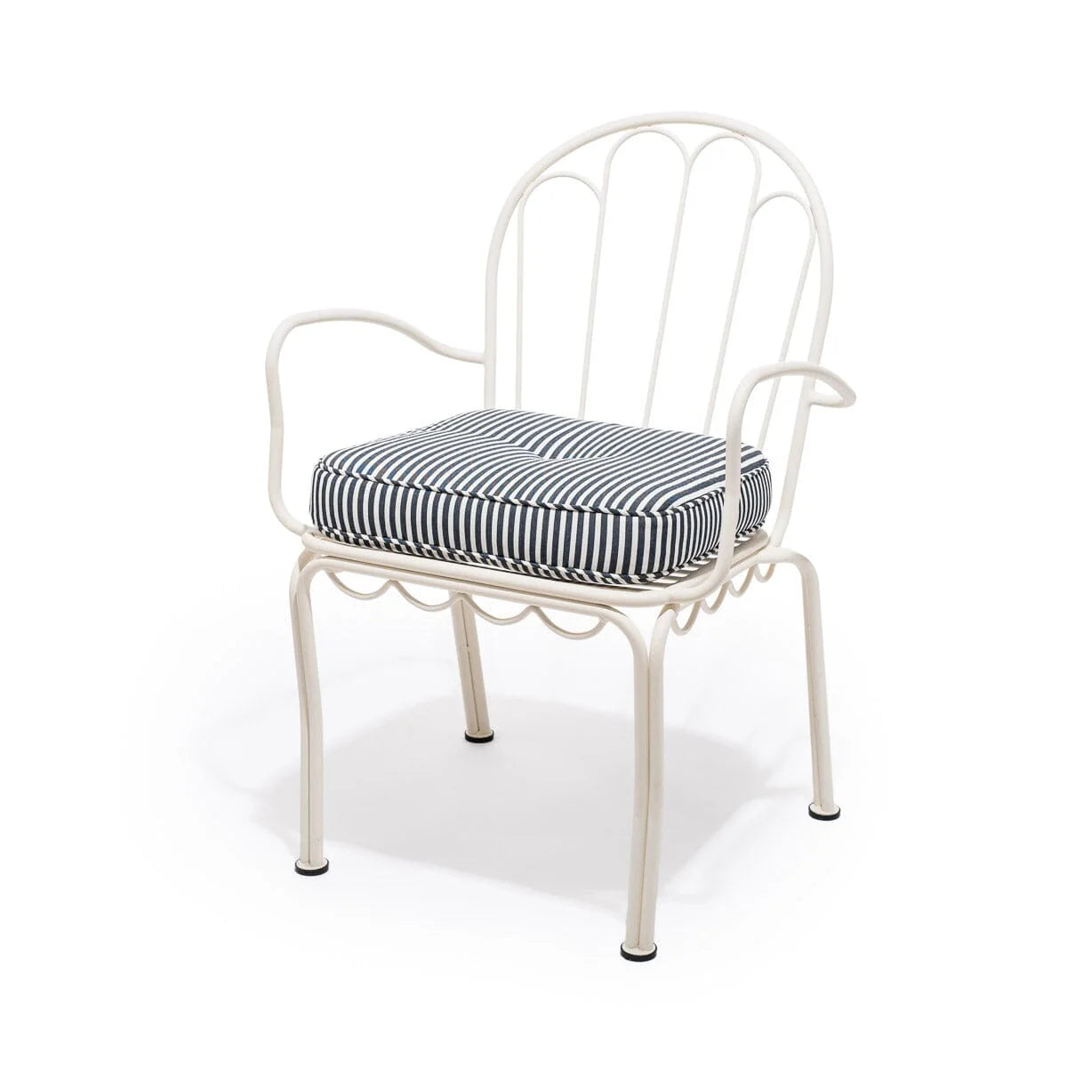 Chaise de jardin en métal blanc antique et coussin en tissu rayé bleu marine The Al Fresco - Business & Pleasure