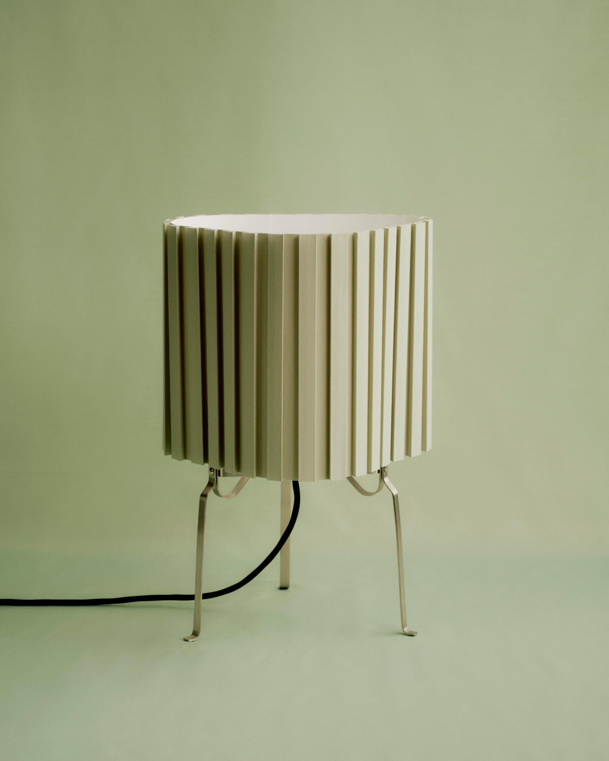 مصباح طاولة من القماش الأخضر اللوزي 24x37 سم Canelé 370 - Hay