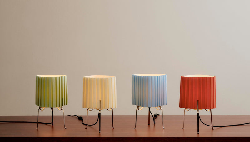 Lampes à poser Canelé de HAY, abat-jour plissés en quatre couleurs