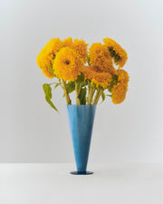 Vase en verre bleu pétrol et bleu foncé Conical - HAY