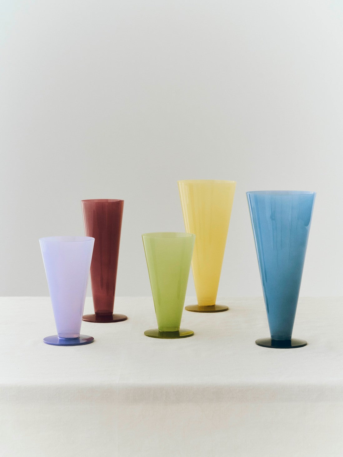 Vaso in vetro blu petrolio e blu scuro Conical - HAY