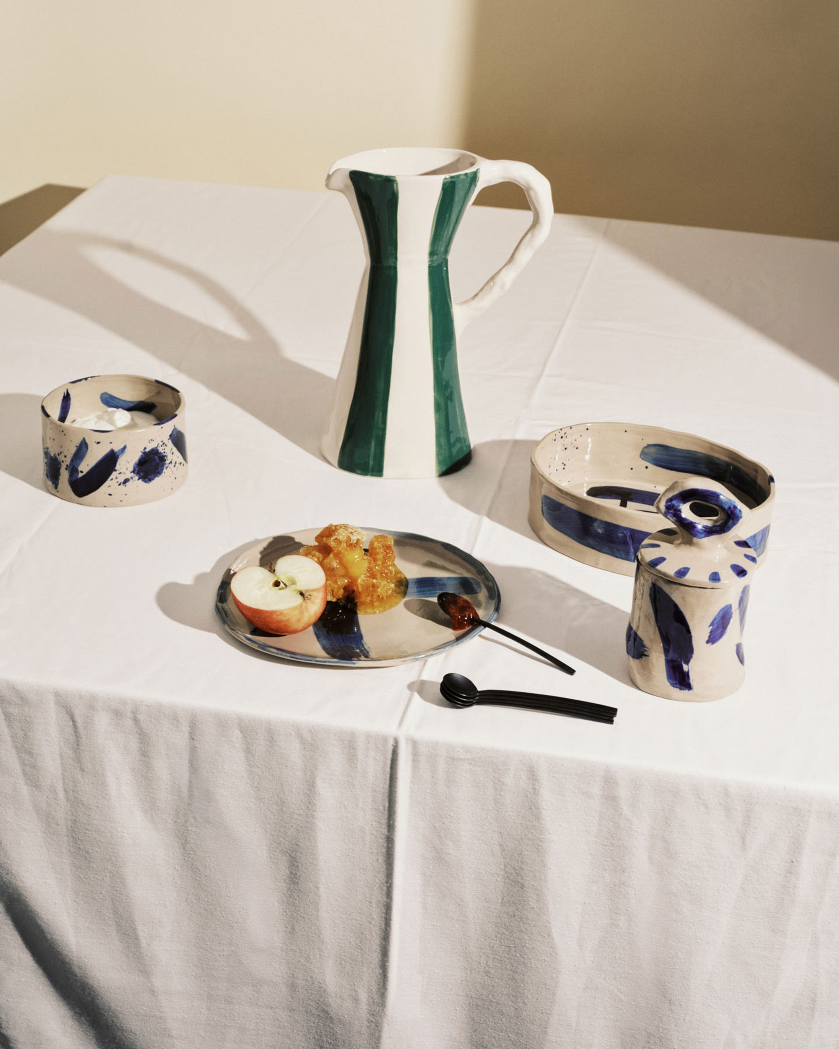 Assiette creuse ovale en grès bleu beige 21x17x6cm Sophia - Serax