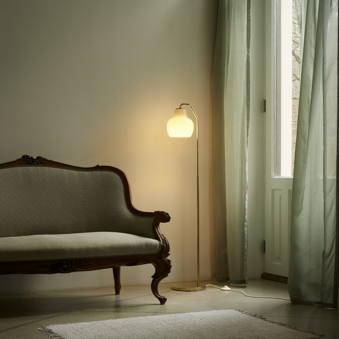 Lampada da terra in ottone e vetro bianco opale 19cm VL RING CROWN - Louis Poulsen