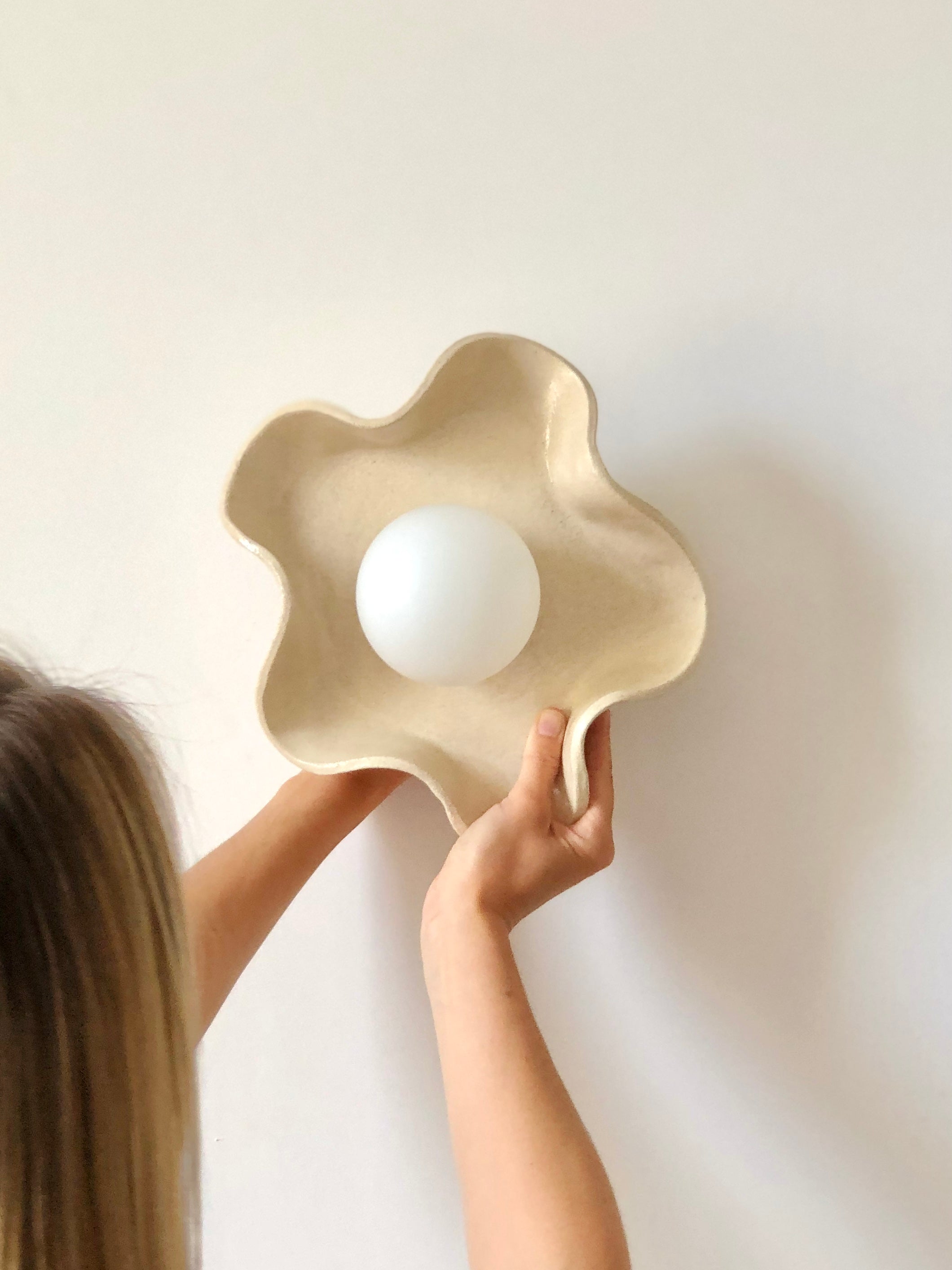 Sand and wood ceramic wall sconce 20x11x27cm Jelly - Carré Coco