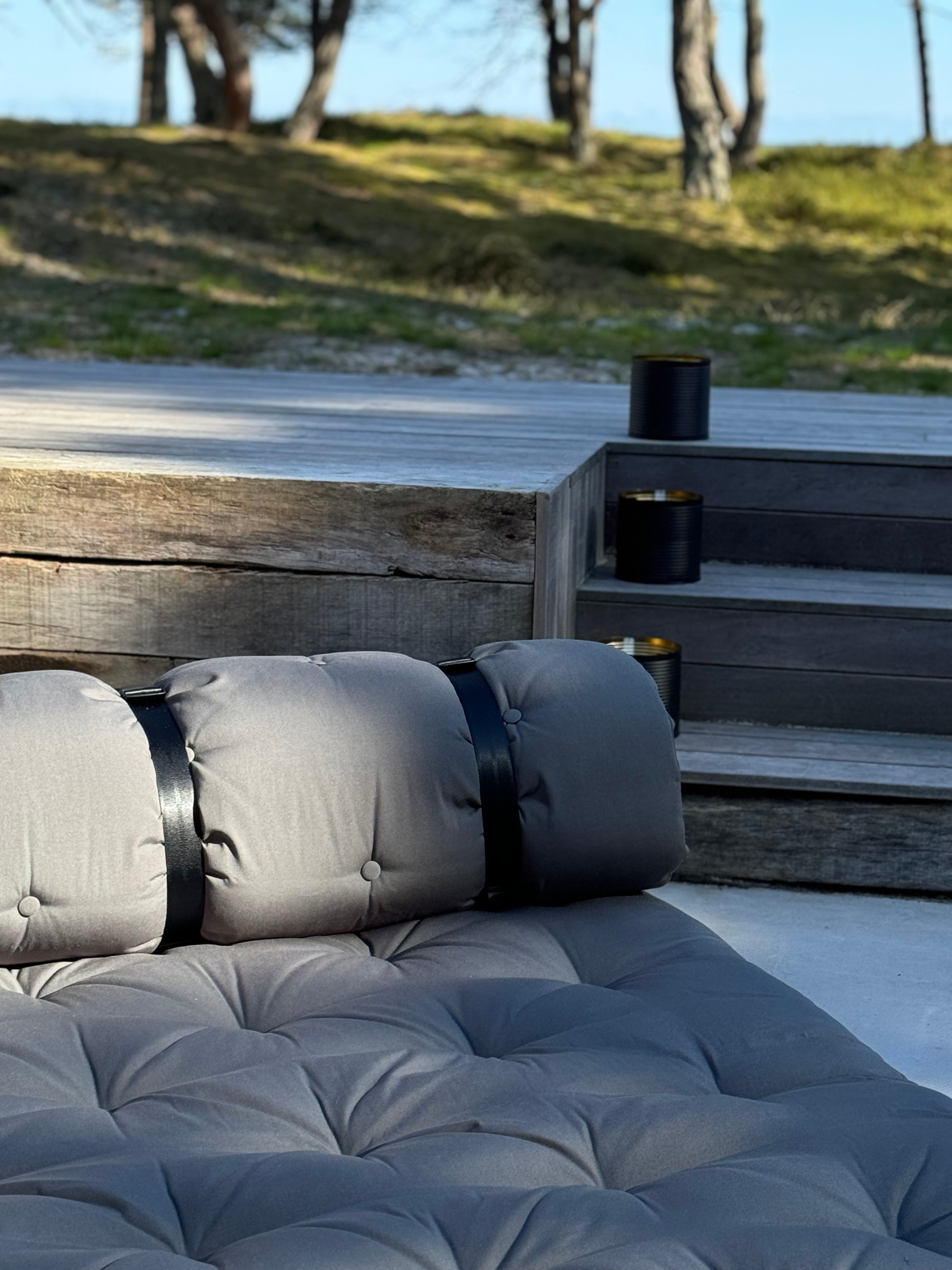 Futon canapé de jardin gris foncé 734 dépliable Buckle-up - Karup Design