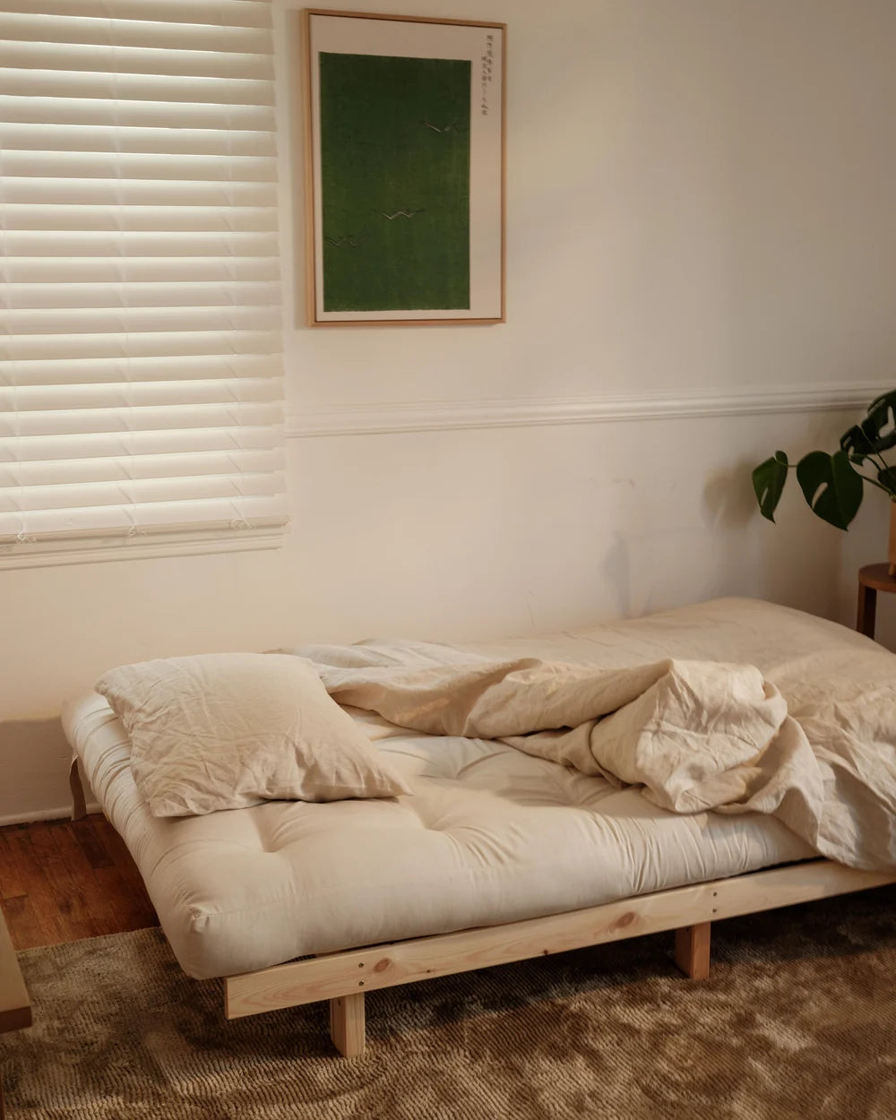 Schlafsofa aus Kiefernholz und beigefarbene Matratze 130x200cm Lean - Karup design