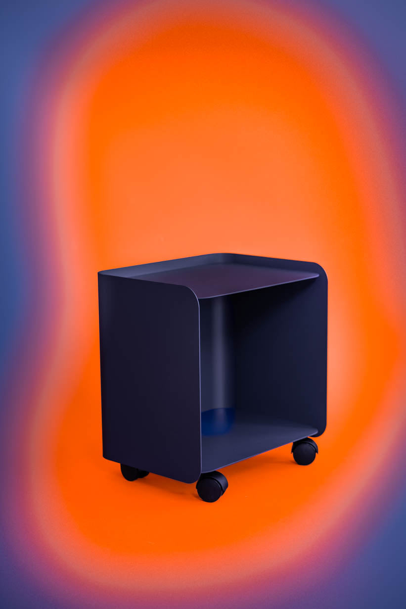 Table d'appoint à roulettes en acier bleu martini 40x30x43,5cm Juno - Metallbude