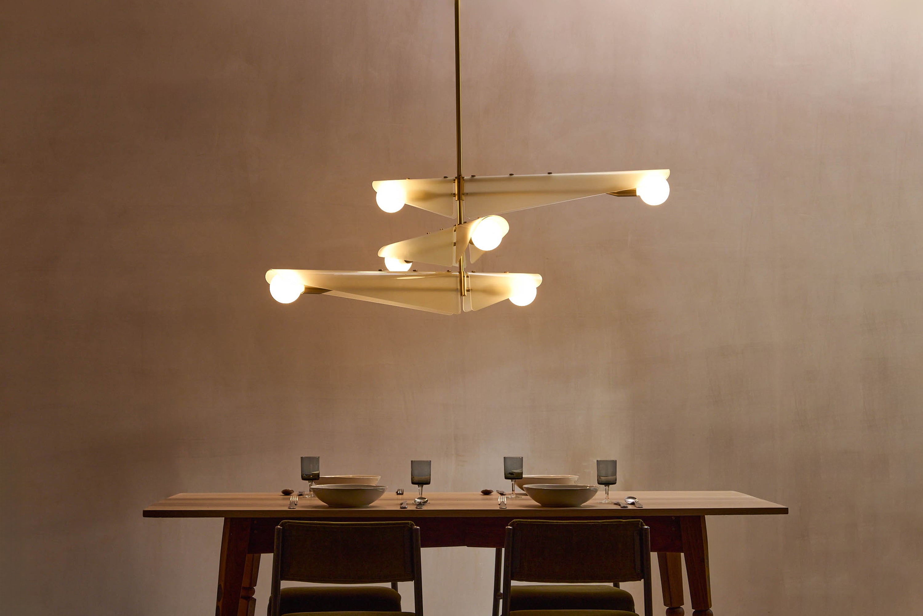 Lustre à 3 niveaux en laiton et verre rose crépuscule Sycamore - Tala
