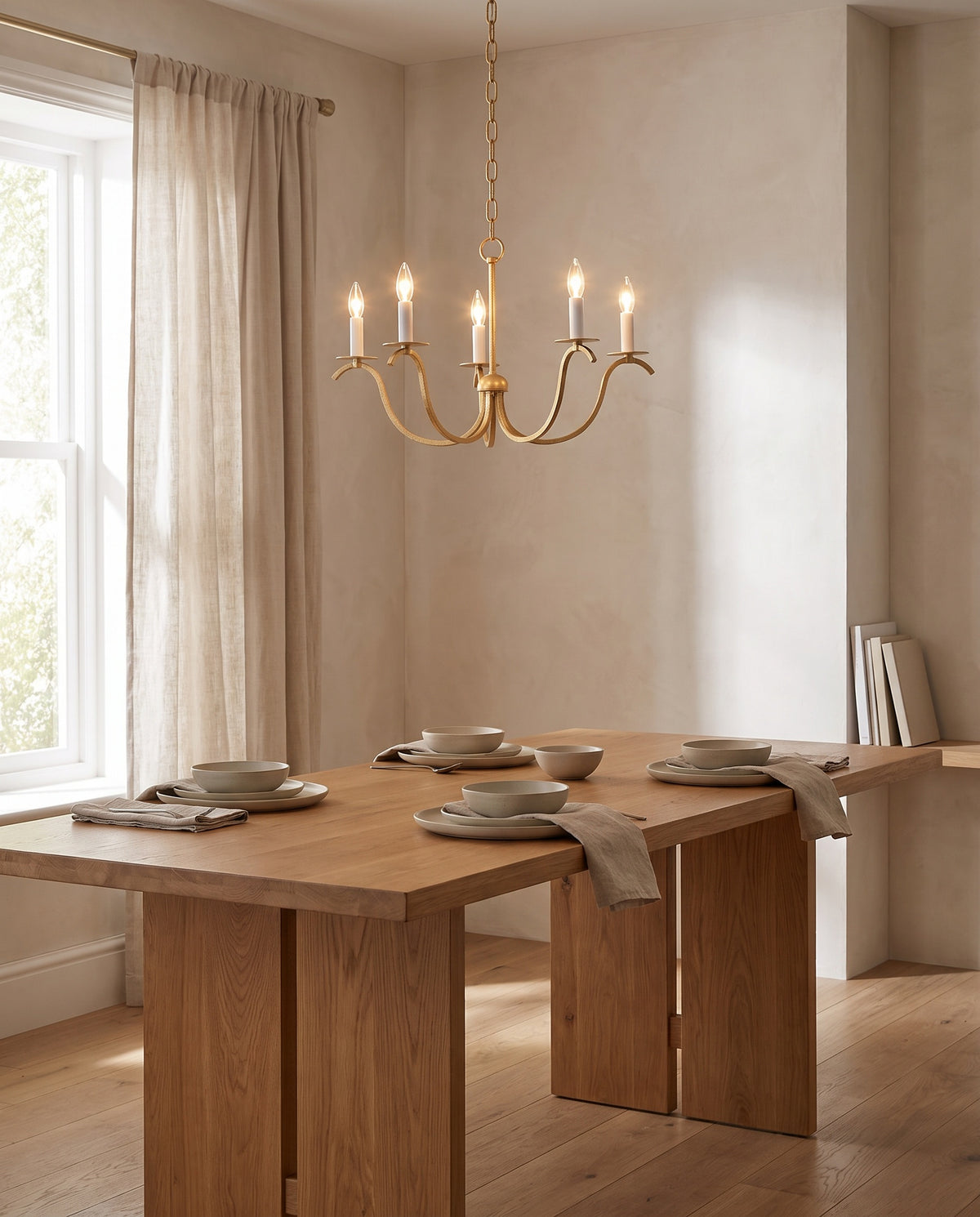 Suspension en fer feuille d'or 65x38cm Jaclin - Mitzi en situation