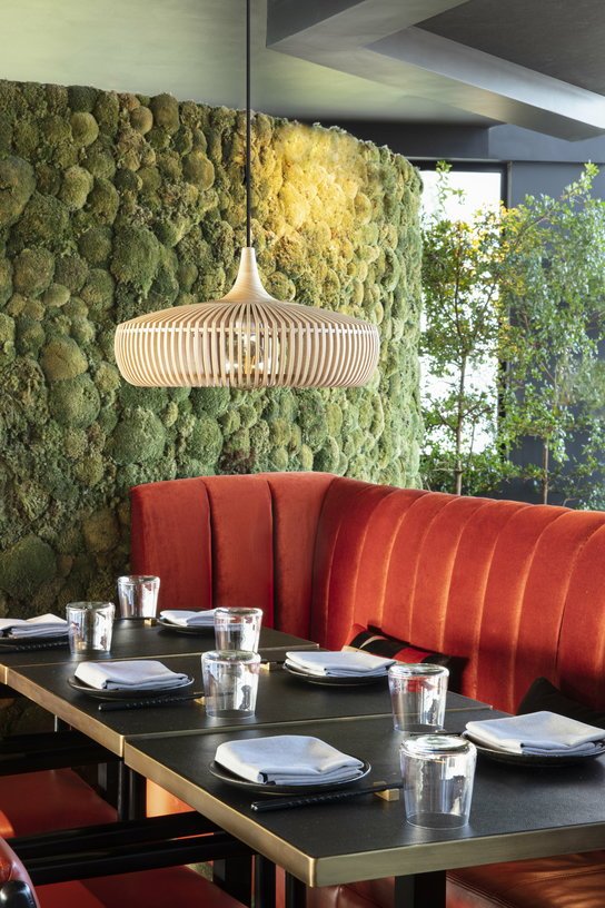 Abat - jour en chêne naturel Clava Dine 43 cm - UMAGE - The Cool Republic