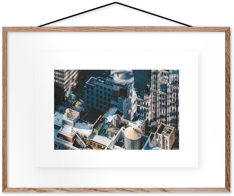 Affiche Skyscraper encadrée Moebe chêne A2 - Le Renard - The Cool Republic