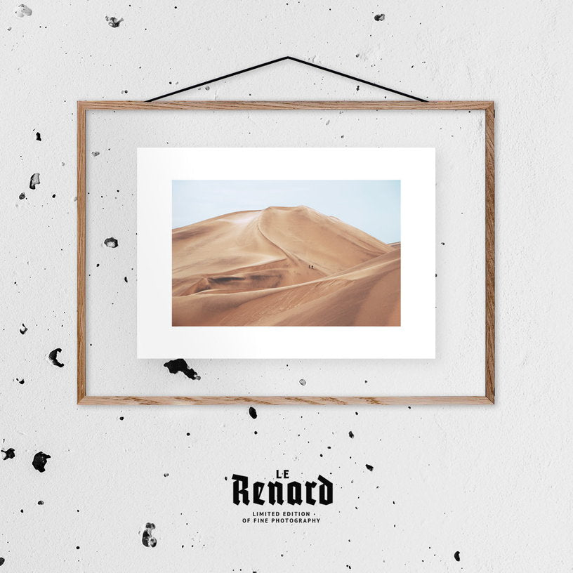Affiche Skyscraper encadrée Moebe chêne A2 - Le Renard - The Cool Republic