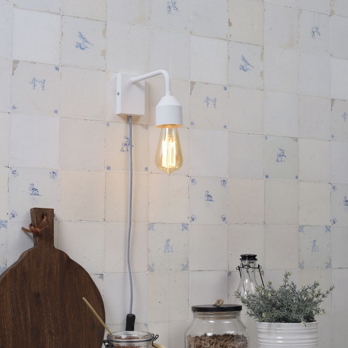 Applique avec prise blanche Madrid - It's about Romi - The Cool Republic
