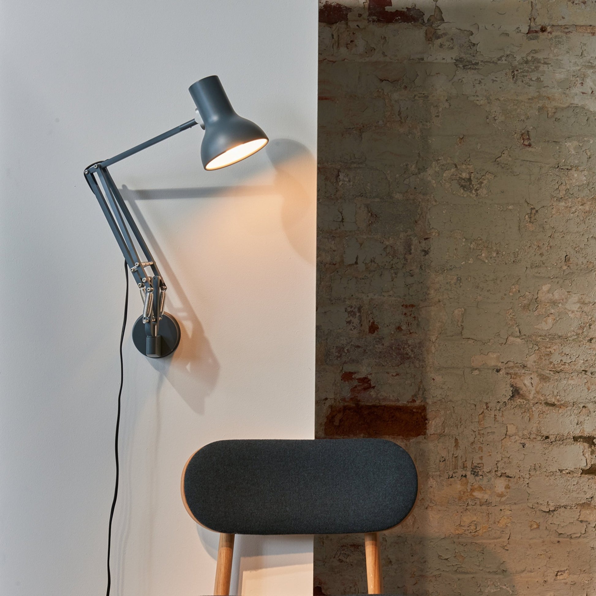 Applique avec prise blanche Type 75 Mini - Anglepoise - The Cool Republic