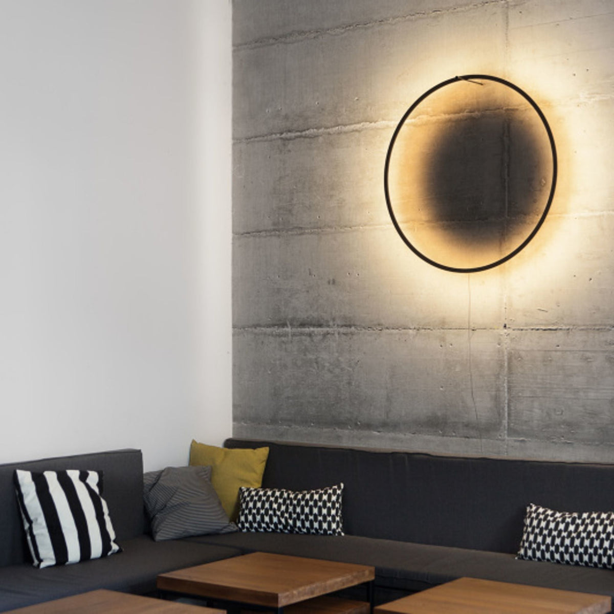 Applique avec prise en bois naturel L Eclipse - Tilen Sepic - The Cool Republic